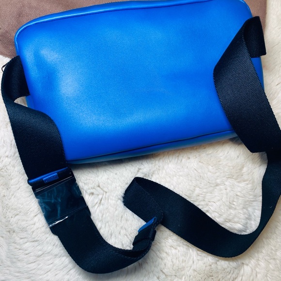 Bottega Veneta Vibrant Blue Belt Bag - Picture 9 of 12